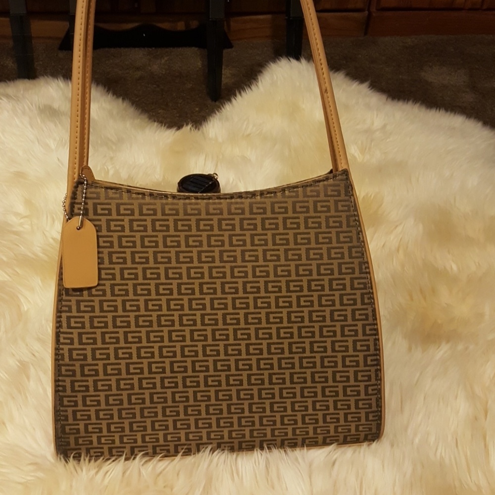Purse - Picture 2 of 3